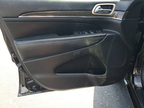 Used 2017 Jeep Grand Cherokee Overland AWD/4WD image 22