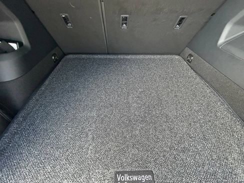 Used 2025 Volkswagen Tiguan SE FWD image 37
