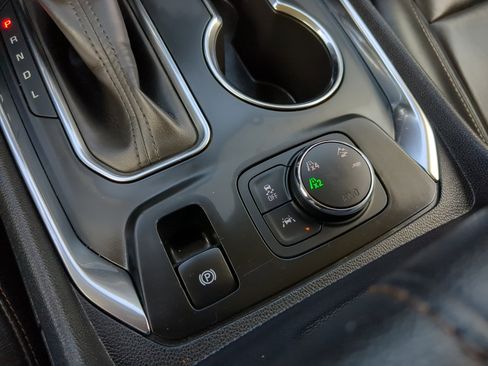 Used 2021 Chevrolet Traverse LT image 26