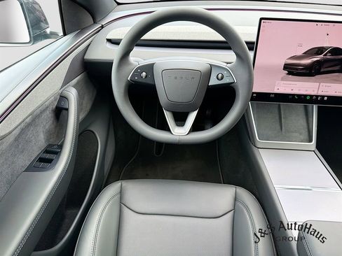 Used 2026 Tesla Model Y 2WD image 29