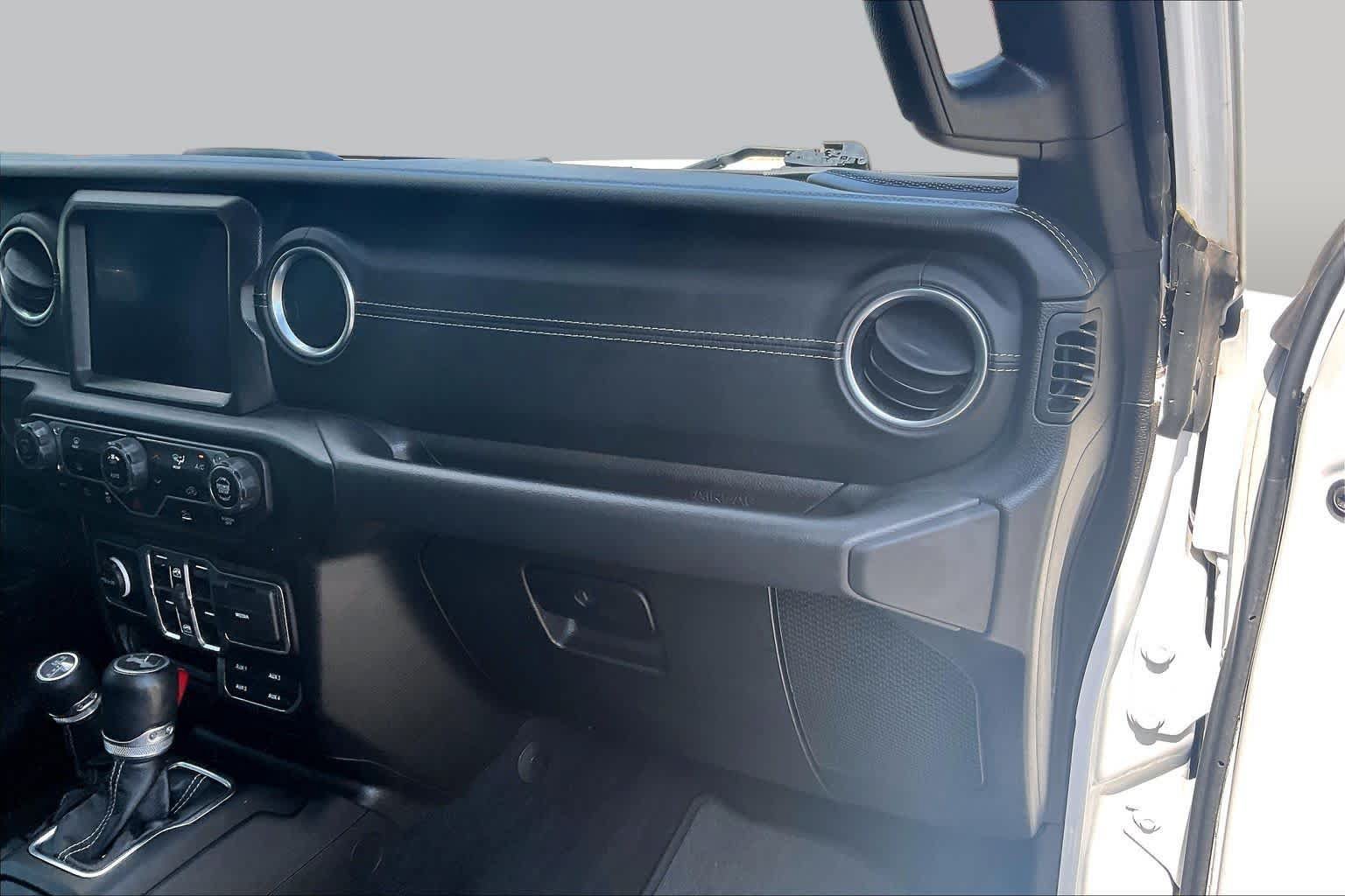 Used 2023 Jeep Wrangler Unlimited Sahara AWD/4WD image 15