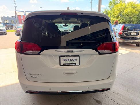 Used 2018 Chrysler Pacifica Touring Plus w/ Tire & Wheel Group FWD image 6