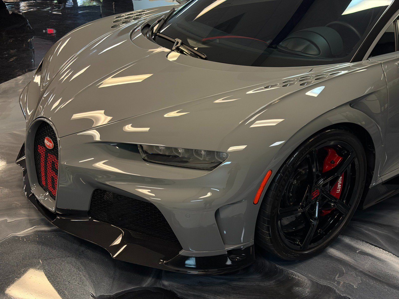 Used 2024 Bugatti Chiron Super Sport AWD/4WD image 3