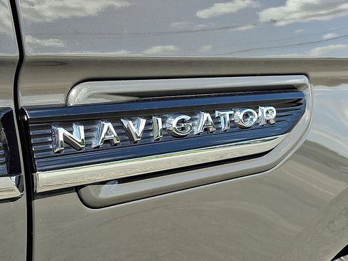 Used 2024 Lincoln Navigator L Black Label AWD/4WD image 30