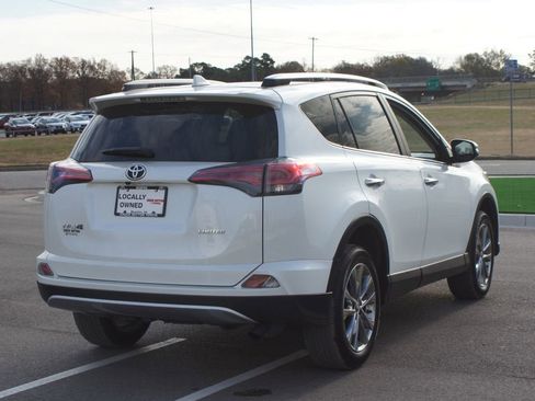 Used 2018 Toyota RAV4 Limited image 19