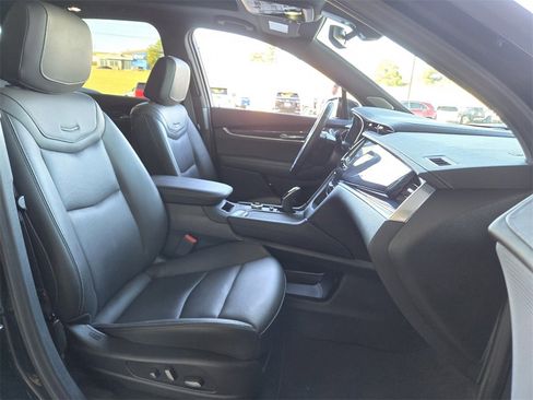 Used 2025 Cadillac XT6 Premium Luxury image 25