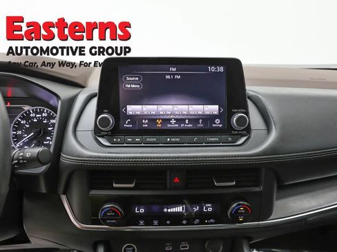 Used 2023 Nissan Rogue SV AWD/4WD image 11