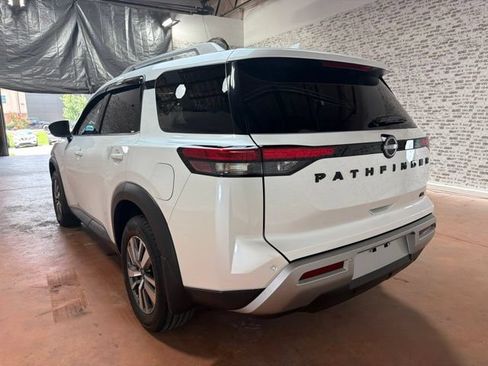 Used 2025 Nissan Pathfinder SL FWD image 5