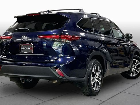 Used 2022 Toyota Highlander XLE AWD/4WD image 13
