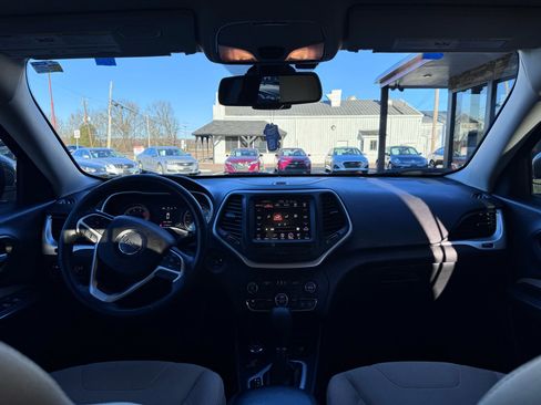 Used 2016 Jeep Cherokee Latitude w/ Comfort/Convenience Group image 12