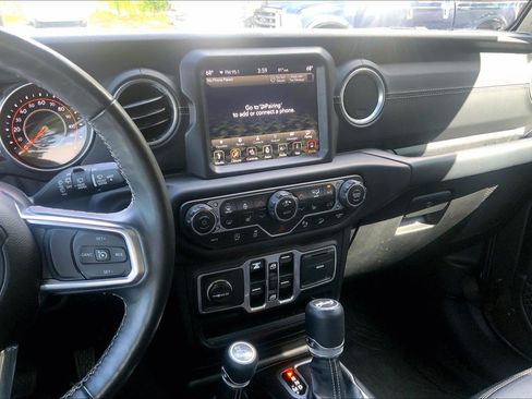Used 2018 Jeep Wrangler Unlimited Sahara AWD/4WD image 8
