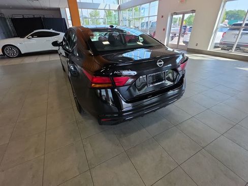 Used 2025 Nissan Altima 2.5 SV FWD image 12