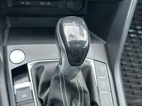 Certified 2022 Volkswagen Taos SE w/ Panoramic Sunroof Package image 22