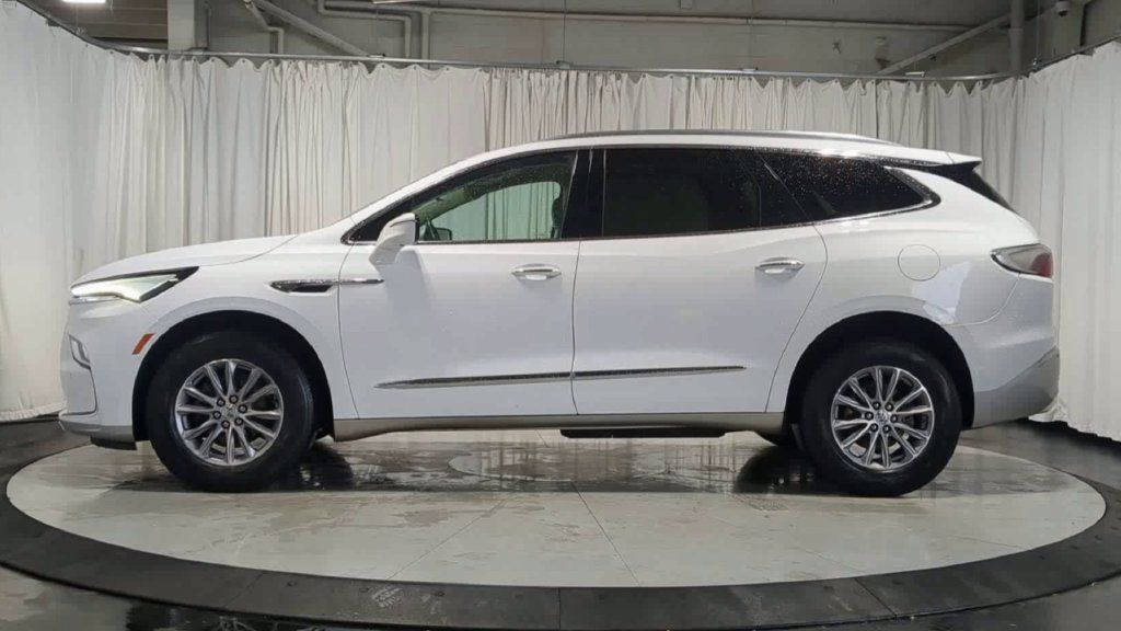 Used 2024 Buick Enclave Essence w/ Sound and Sites Package AWD/4WD image 6