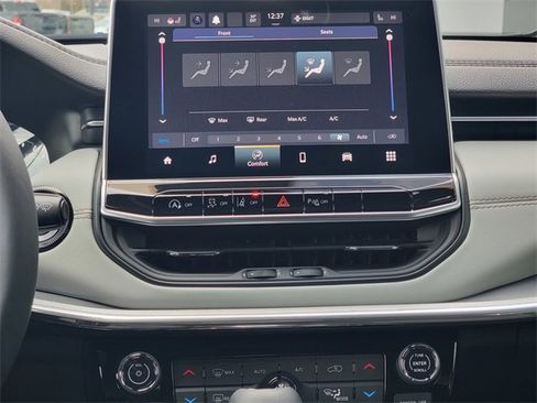 Used 2023 Jeep Compass Limited image 27