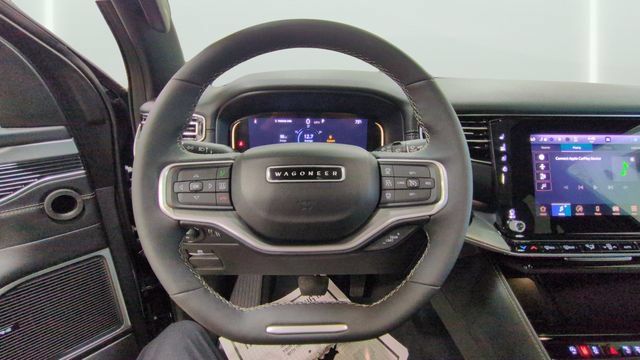 Used 2025 Jeep Wagoneer 4WD w/ Premium Group I image 16