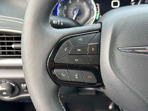 Used 2025 Chrysler Pacifica Limited FWD image 31