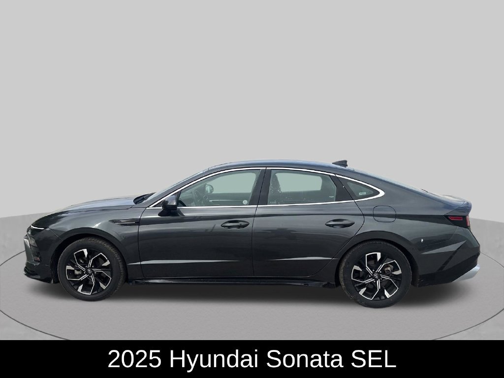 Used 2025 Hyundai Sonata SEL FWD image 2
