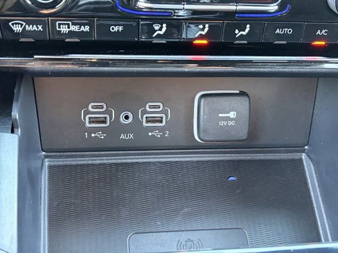 Used 2025 Jeep Grand Cherokee Altitude AWD/4WD image 31