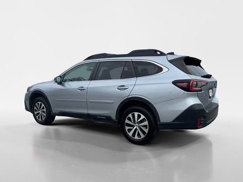 Used 2022 Subaru Outback Premium image 4