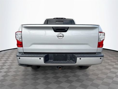 Used 2019 Nissan Titan SV w/ SV Convenience Package image 6