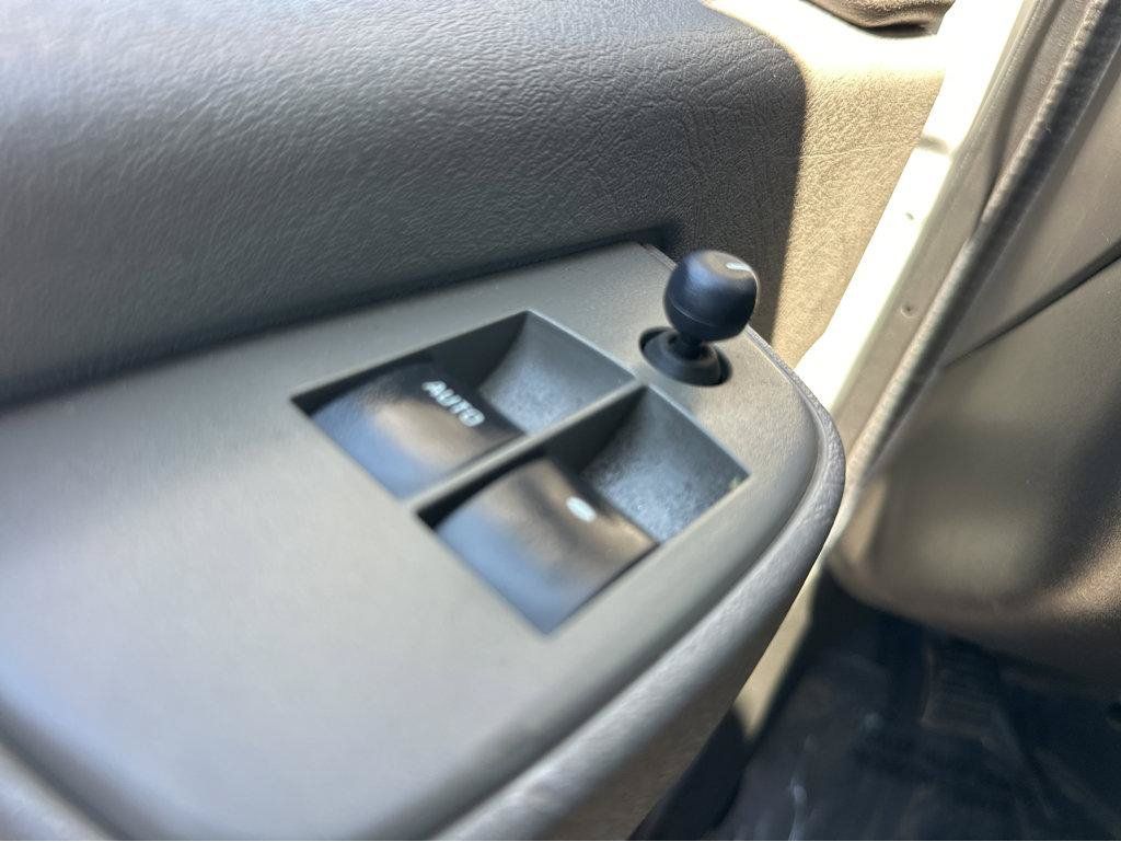 Used 2018 Chevrolet Express 2500 w/ Driver Convenience Package RWD image 27