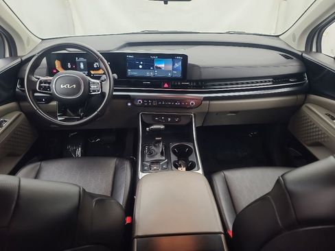 Used 2025 Kia Carnival FWD image 22
