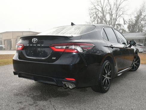 Used 2022 Toyota Camry SE image 4