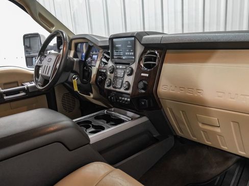 Used 2016 Ford F250 Lariat w/ Lariat Interior Package image 12