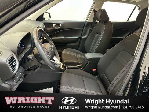 Certified 2025 Hyundai Venue SEL FWD image 11
