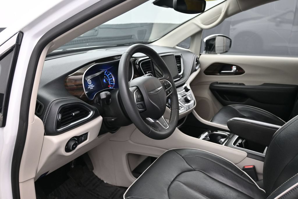Used 2023 Chrysler Pacifica Limited FWD image 18