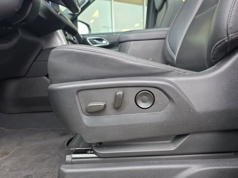 Used 2021 Chevrolet Suburban LT image 16