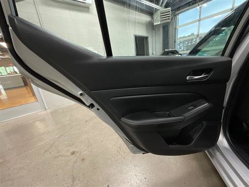 Used 2022 Nissan Altima 2.5 SV FWD image 18