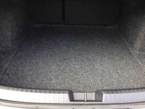 Used 2025 Volkswagen Jetta SE FWD image 13