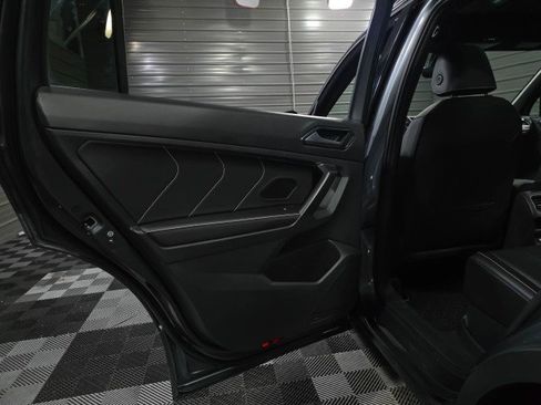 Used 2023 Volkswagen Tiguan SE R-Line image 33