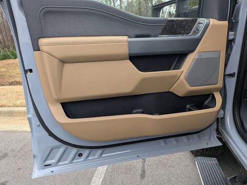 Certified 2024 Ford F350 Lariat w/ Chrome Package image 10