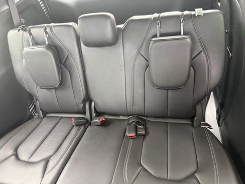Used 2025 Chrysler Pacifica Select FWD image 18