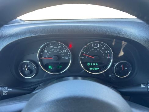 Used 2018 Jeep Wrangler Unlimited Sahara image 14