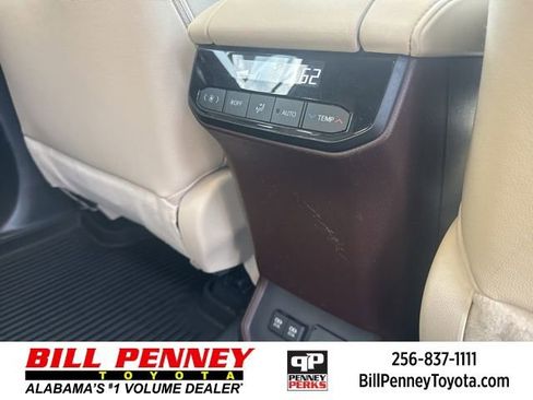 Used 2021 Toyota Highlander Limited image 17