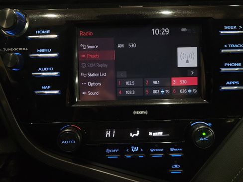 Used 2020 Toyota Camry SE image 25