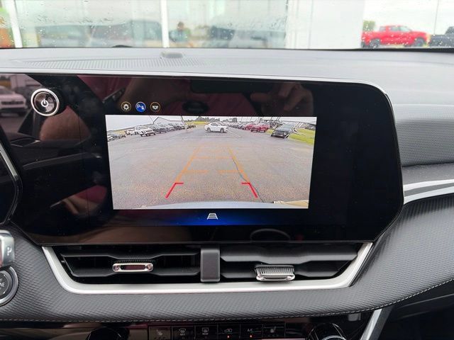 Used 2026 Chevrolet Equinox LT AWD/4WD image 8