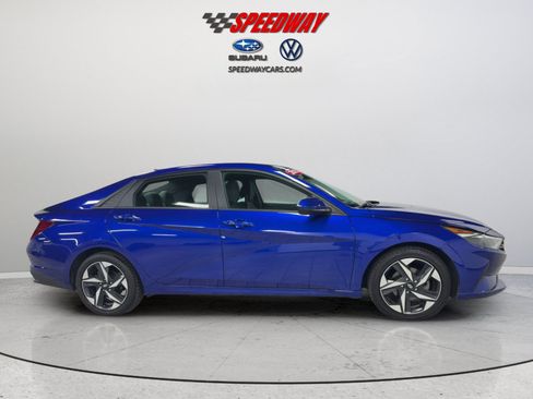 Used 2023 Hyundai Elantra SEL w/ Convenience Package FWD image 4