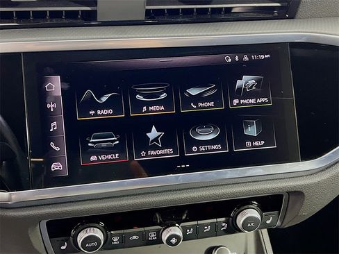 Used 2024 Audi Q3 2.0T Premium w/ Convenience Package image 15