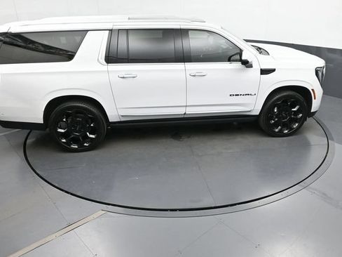 Used 2025 GMC Yukon XL Denali AWD/4WD image 43
