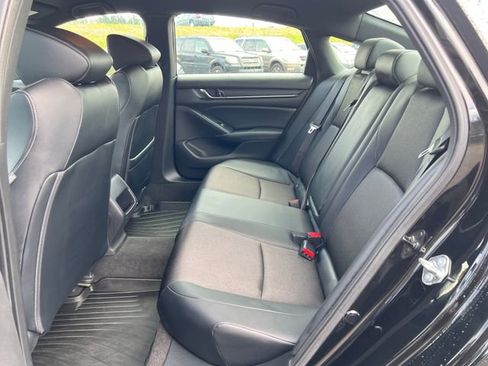 Used 2018 Honda Accord Sport image 17