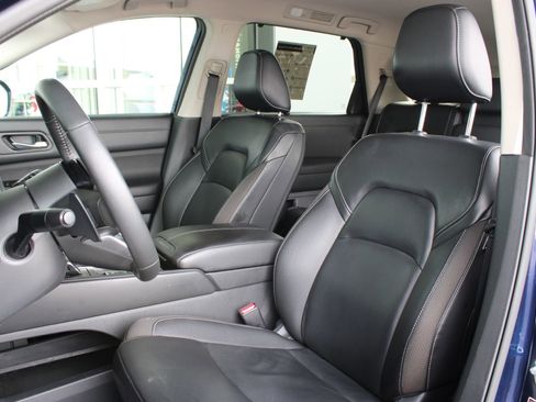 Used 2024 Nissan Pathfinder SL w/ Cargo Package image 14