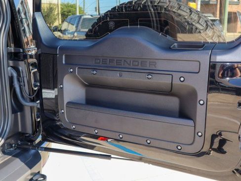 Used 2023 Land Rover Defender 90 V8 image 24