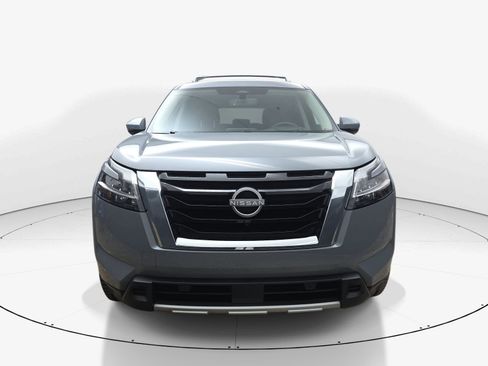 Used 2024 Nissan Pathfinder Platinum w/ Cargo Package FWD image 9
