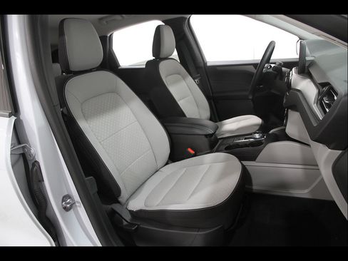 Used 2025 Ford Escape Active w/ Cold Weather Package AWD/4WD image 16
