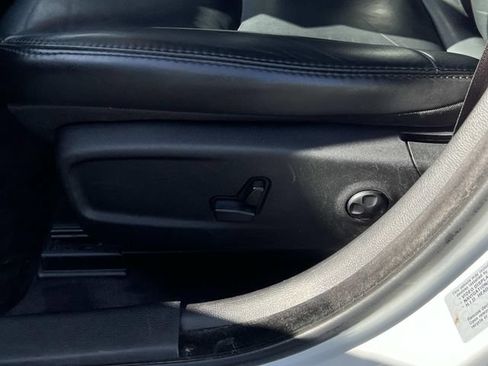 Used 2017 Chrysler 300 Limited w/ Value Package AWD/4WD image 18